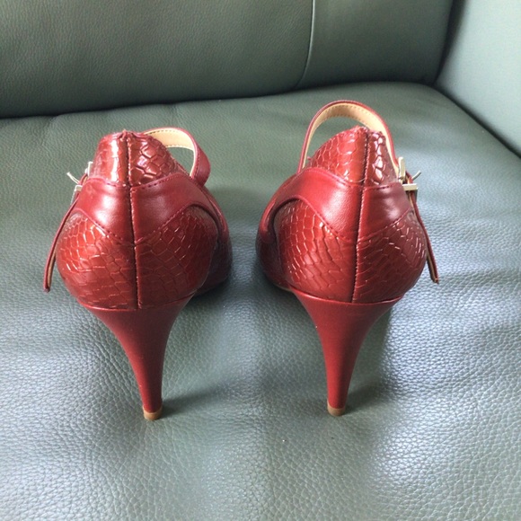 Red Gianni Bini Heels with Strap - Picture 2 of 6